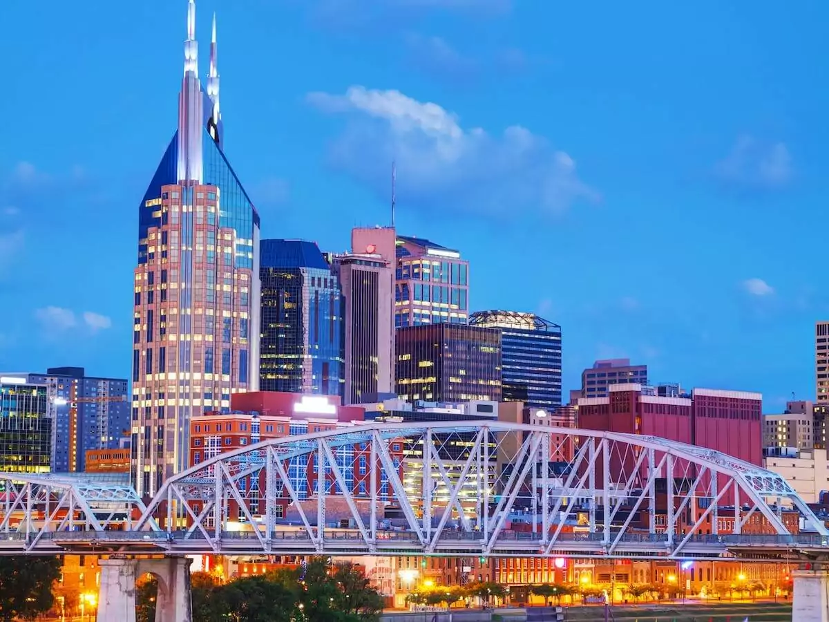 nashville bridge at night